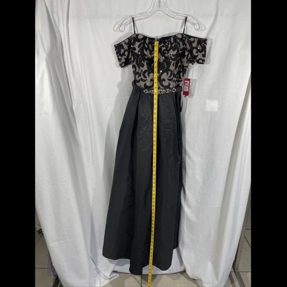 NWT $308 Vince Camuto [ 10 ] Embellished Off Shoulder Ballgown in‎ Black - Picture 10 of 12